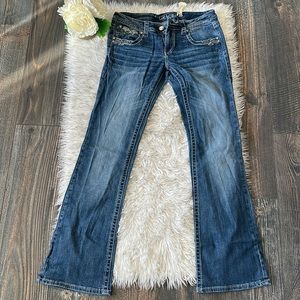 Woman’s grace in La jeans